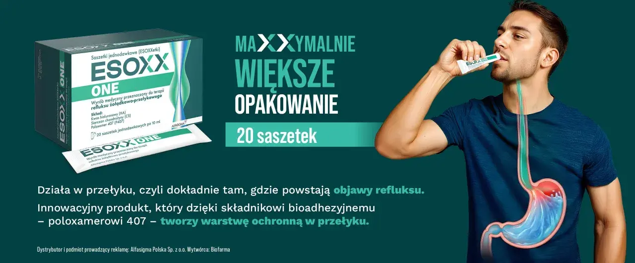 Esoxx One, zamiennik na refluks, w saszetkach. Mężczyzna przyjmuje produkt, który tworzy ochronną warstwę w przełyku.