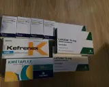Kilka opakowań leków: Ketrel na co, Kefrenex, Kwetaplex i Latuda.