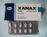 Opakowanie Xanax 1mg z tabletkami. Szukasz Xanax bez recepty? To opakowanie zawiera 30 tabletek.