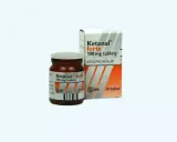 Opakowanie leku Ketonal forte 100 mg, który jest dostępny na receptę. Zawiera 20 tabletek.
